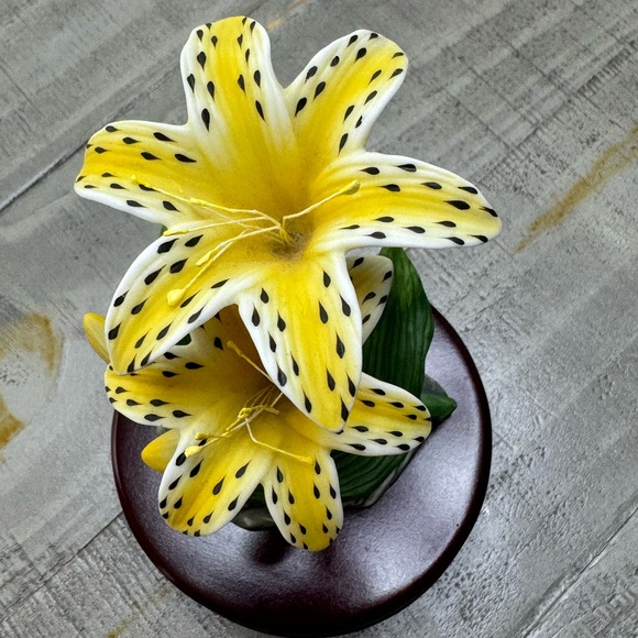 Vintage Musical Horse Carousel Bisque Porcelain Figurine Wood Base - Picture 2 of 5